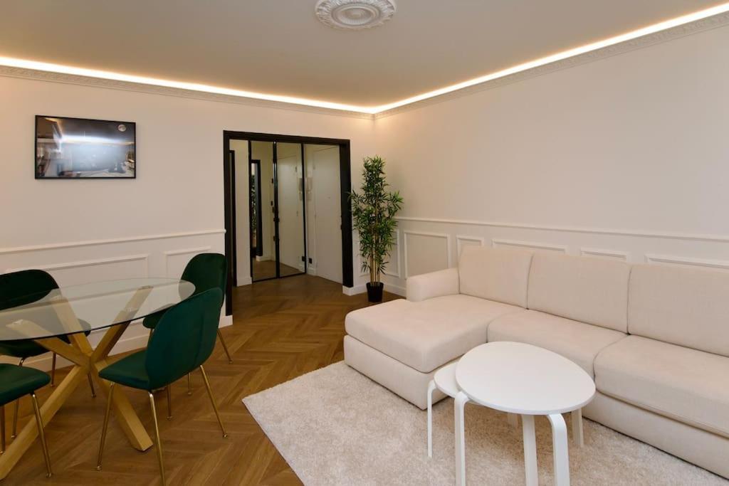 Parisian Style Apartment *