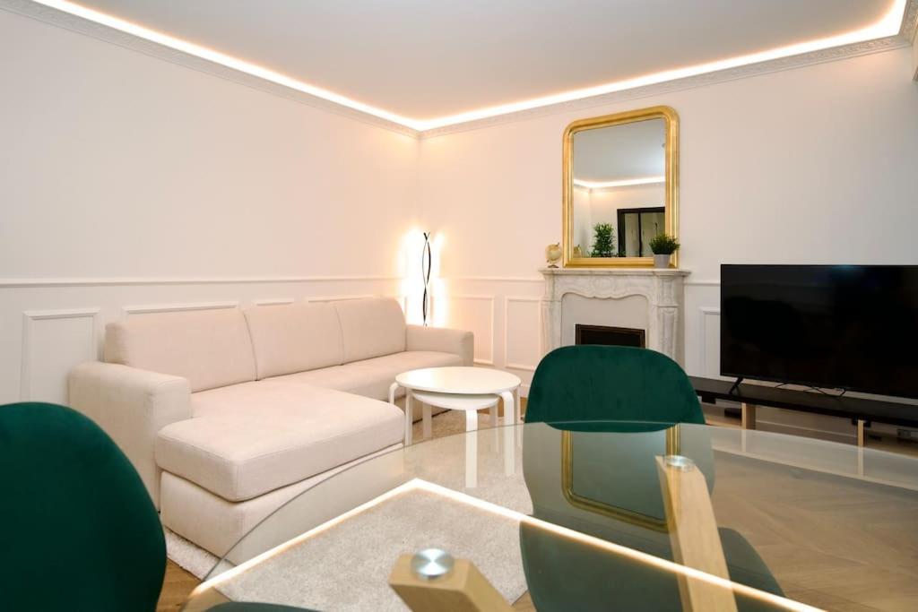 Parisian Style Apartment *